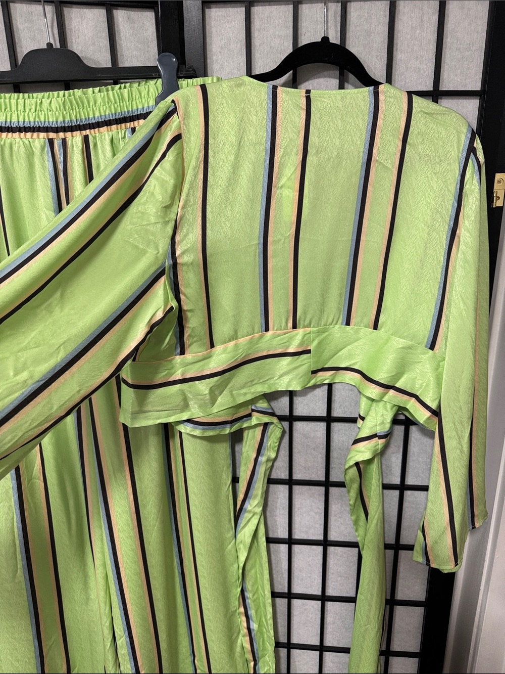 Fashion to Figure Green Stripe Tie Front Pant Set Size 1 NWT - Picture 13 of 14